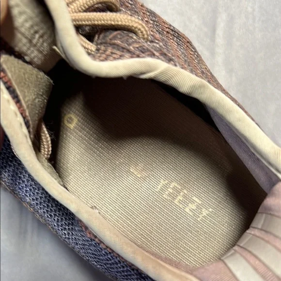 Yeezy Boost 350 v2 unisex UK size 4 brown/ blue us 4 1/2 used - Picture 8 of 16